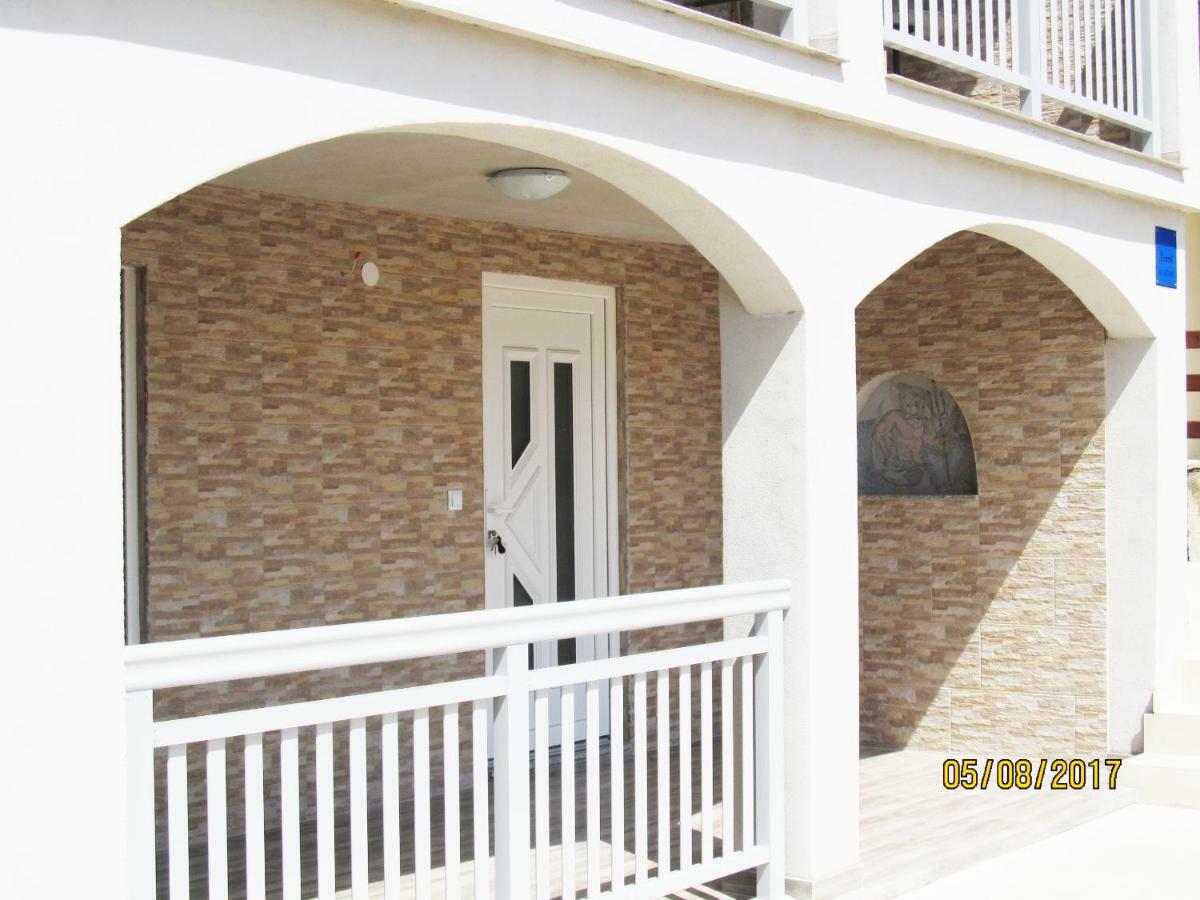 Apartmani Mala Sirena Maslenica Luaran gambar